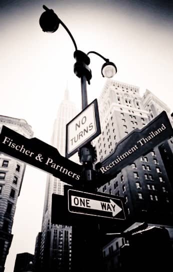 Street sign | Guide to Hiring Recruitment Firm